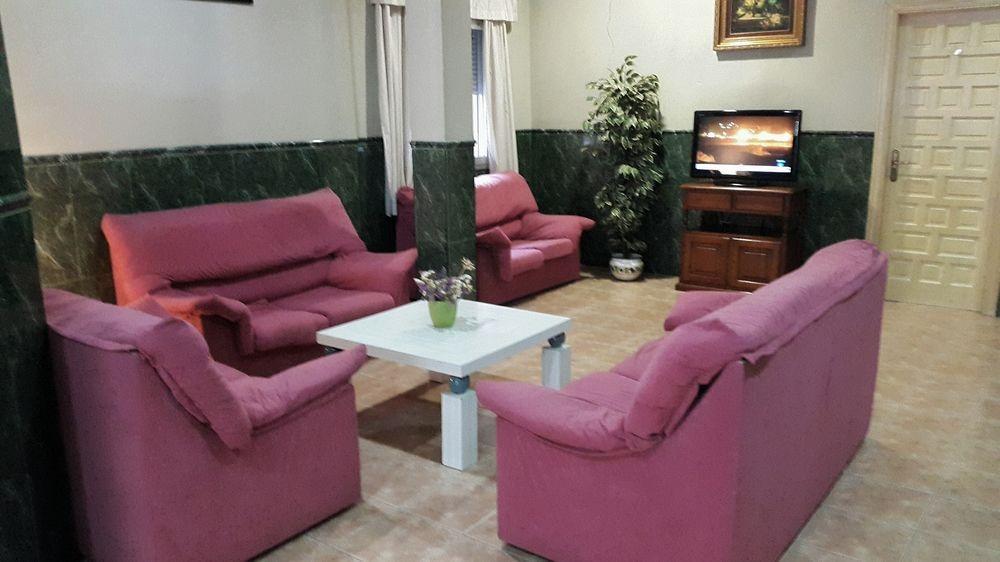 Hostal La Casa De Enfrente Малага Екстериор снимка