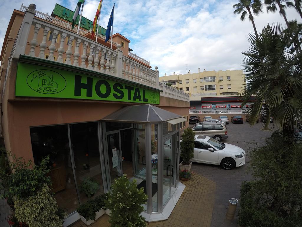 Hostal La Casa De Enfrente Малага Екстериор снимка