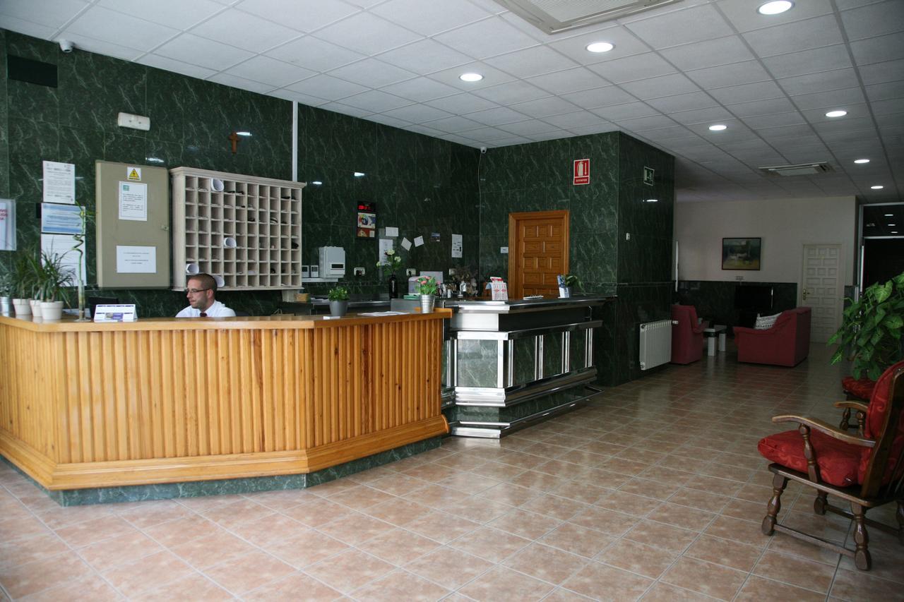 Hostal La Casa De Enfrente Малага Екстериор снимка