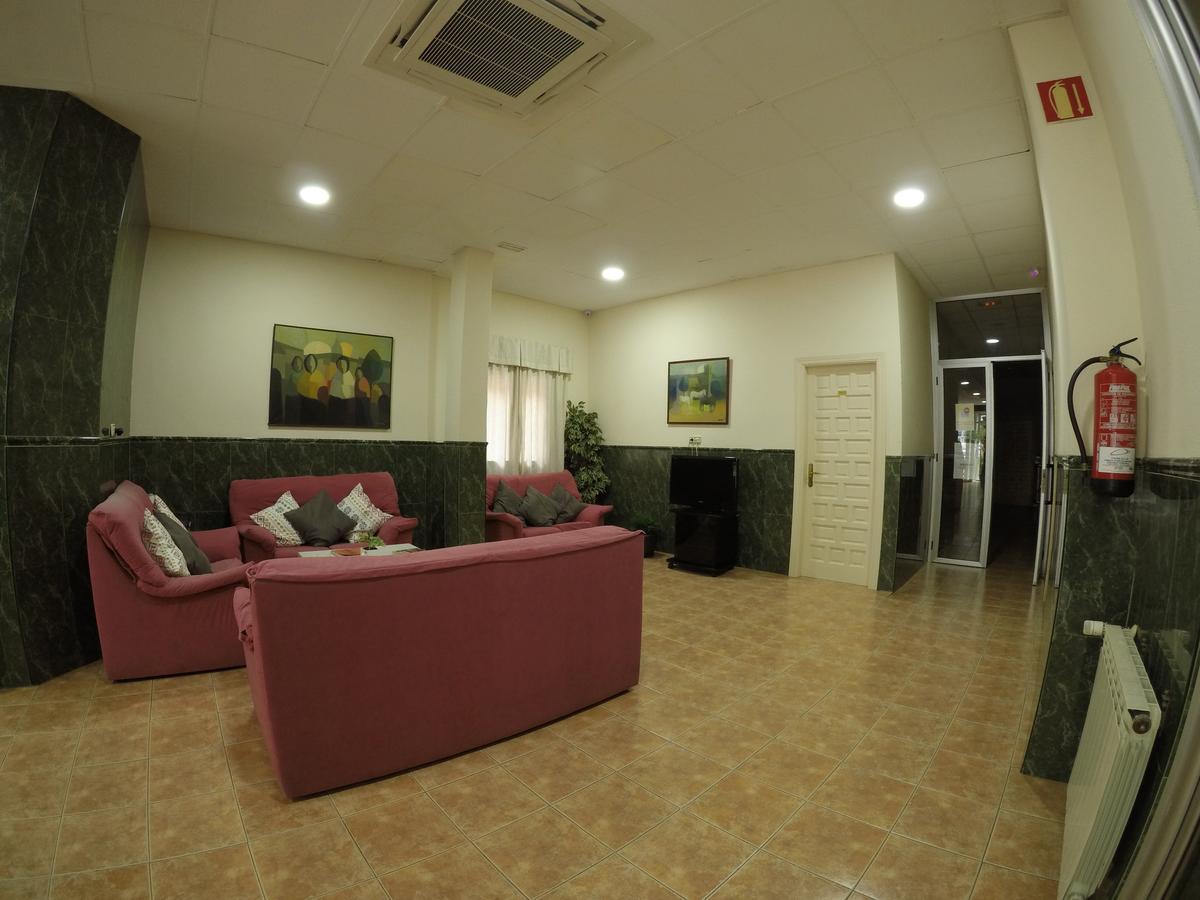 Hostal La Casa De Enfrente Малага Екстериор снимка