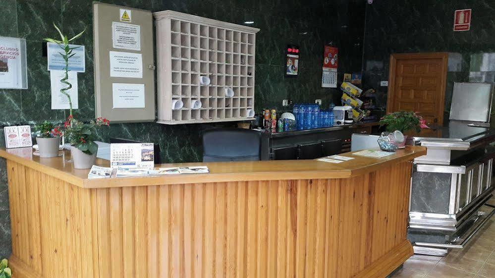 Hostal La Casa De Enfrente Малага Екстериор снимка