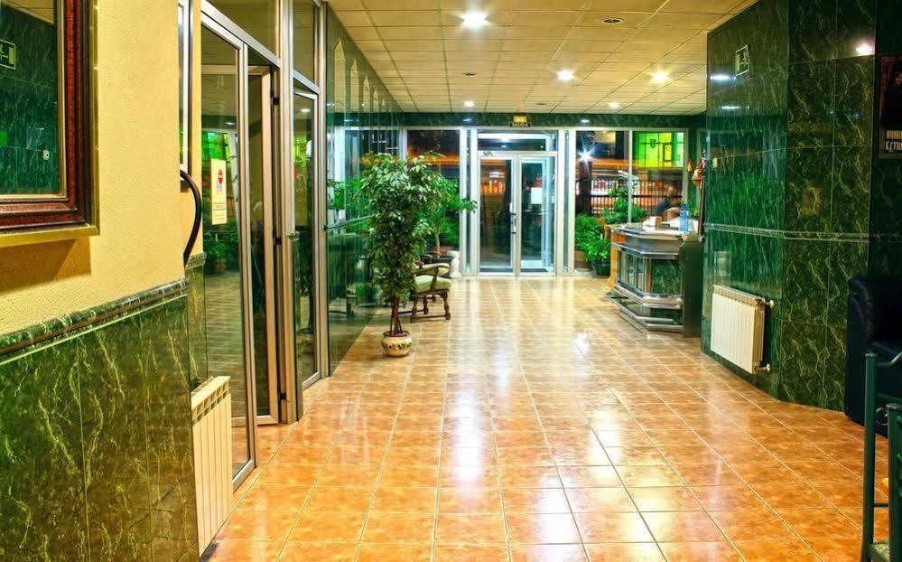 Hostal La Casa De Enfrente Малага Екстериор снимка