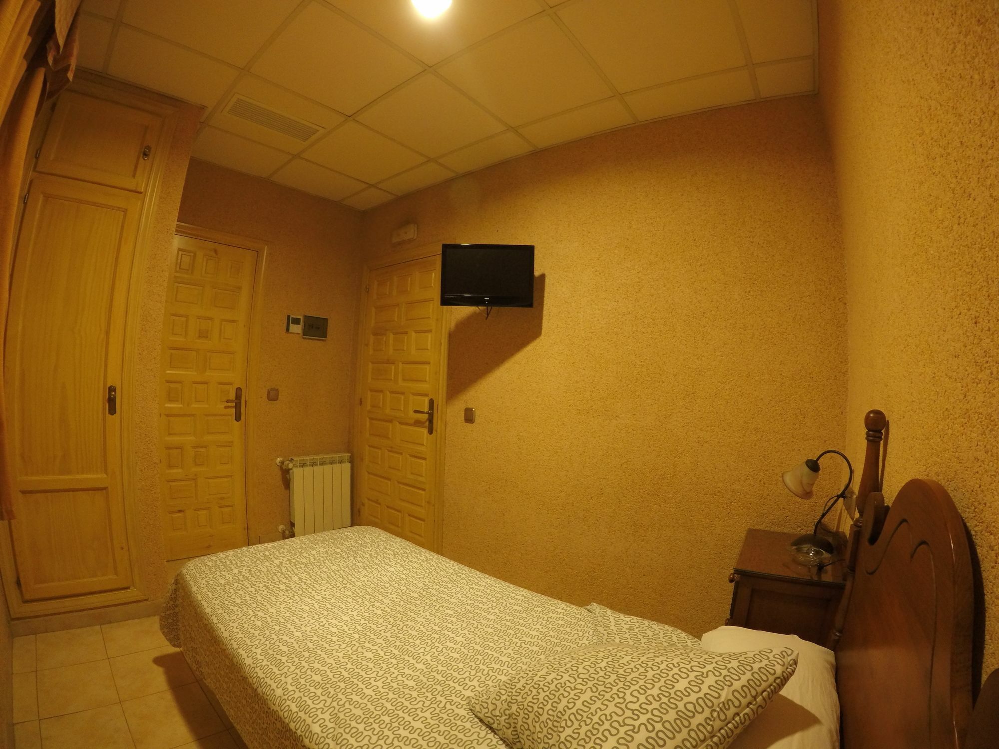 Hostal La Casa De Enfrente Малага Екстериор снимка