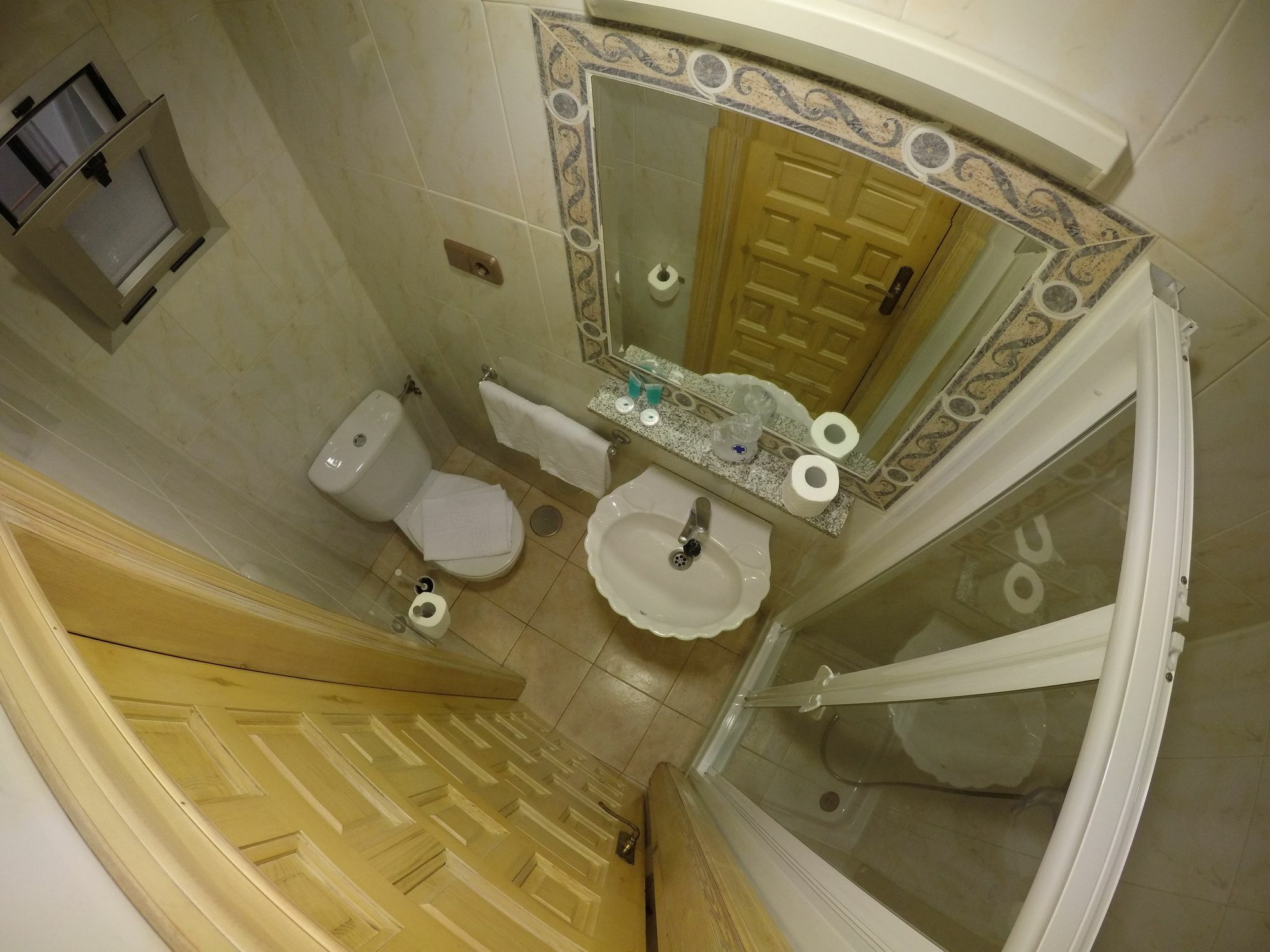 Hostal La Casa De Enfrente Малага Екстериор снимка