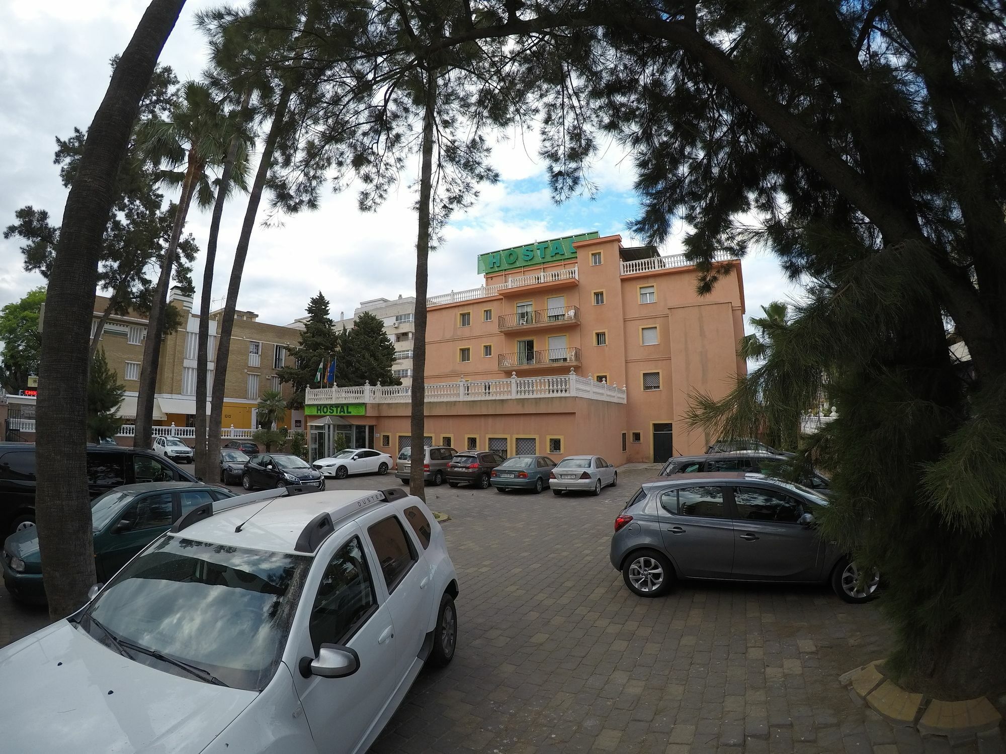 Hostal La Casa De Enfrente Малага Екстериор снимка