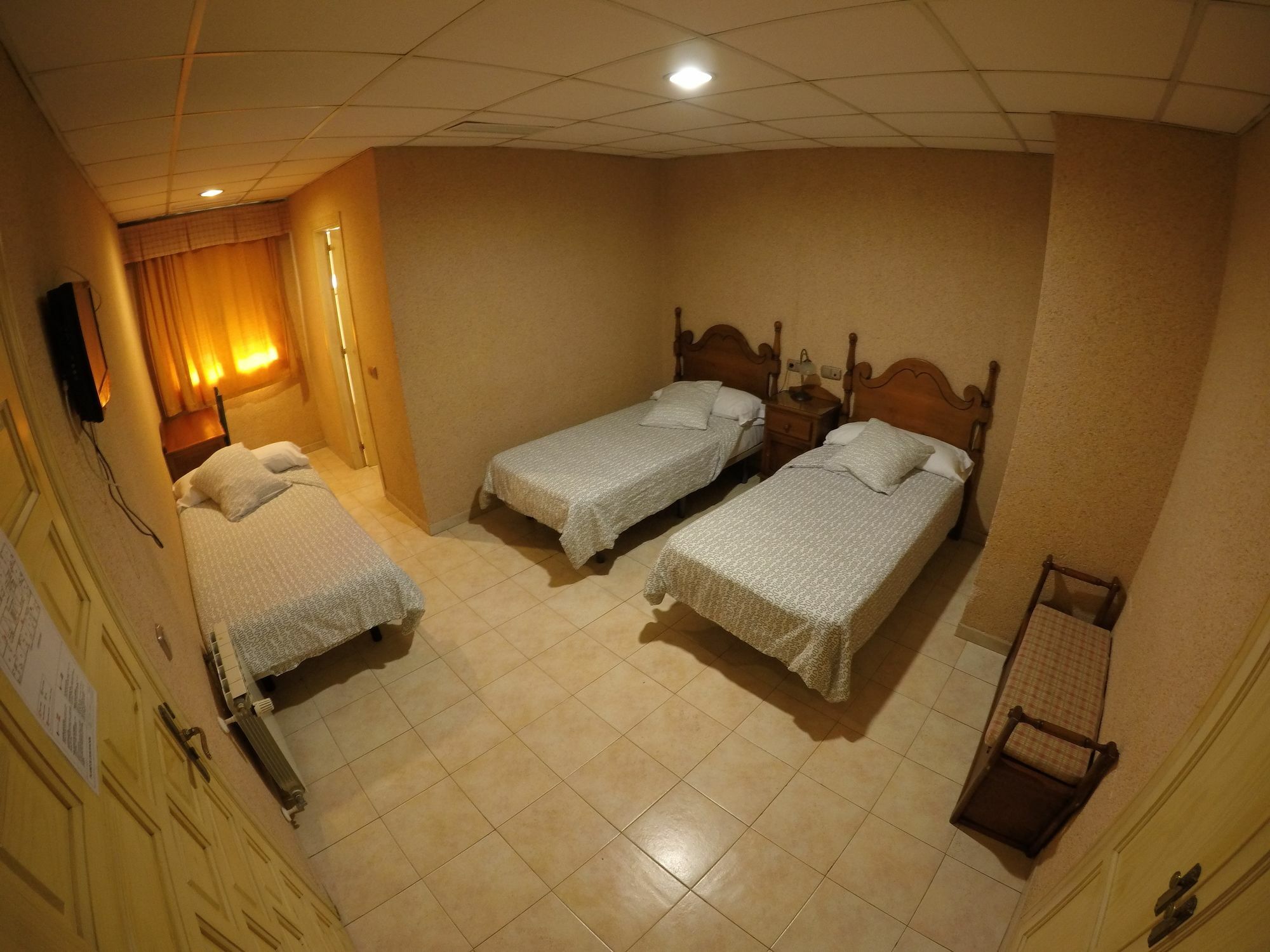 Hostal La Casa De Enfrente Малага Екстериор снимка