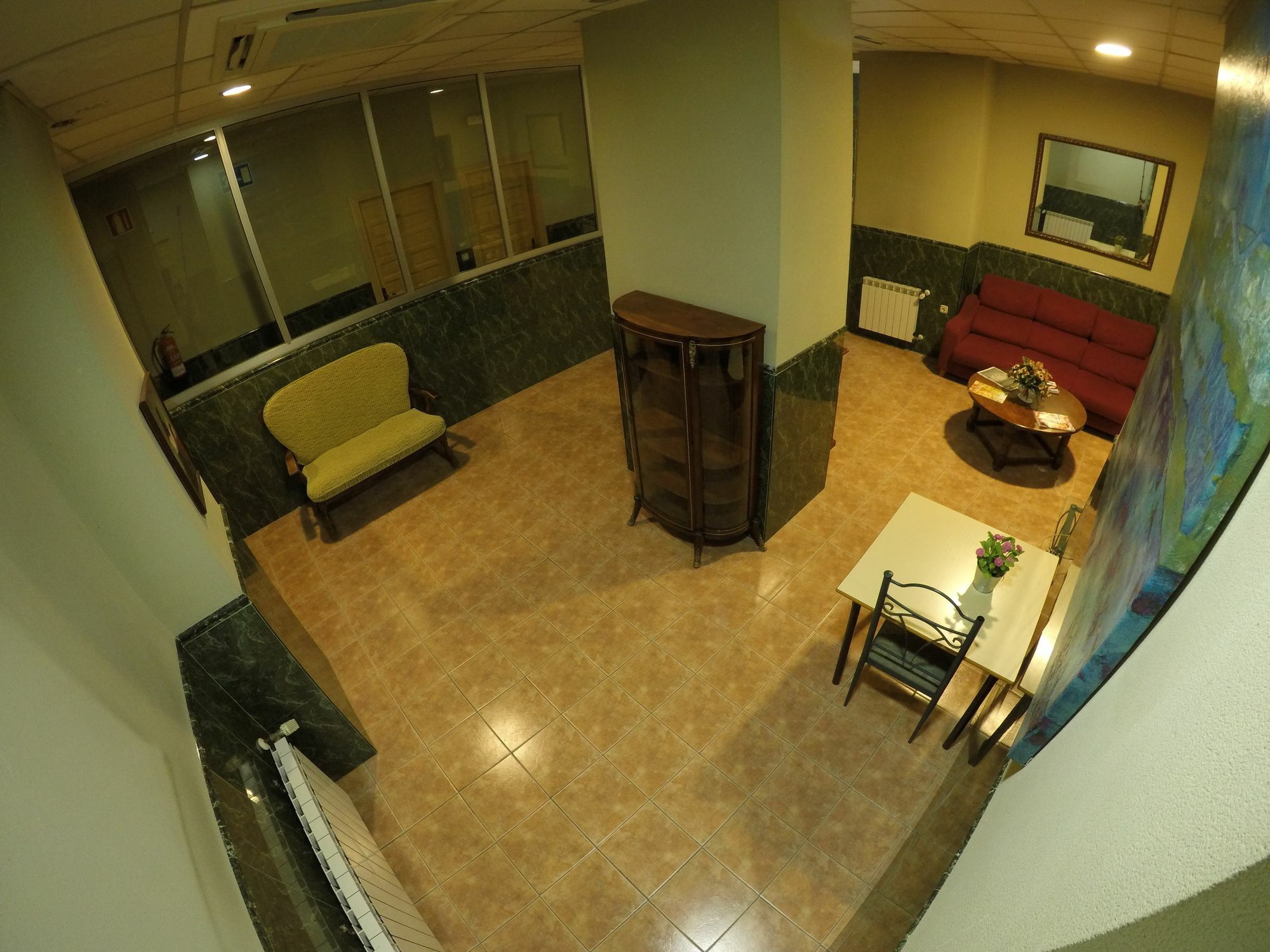 Hostal La Casa De Enfrente Малага Екстериор снимка
