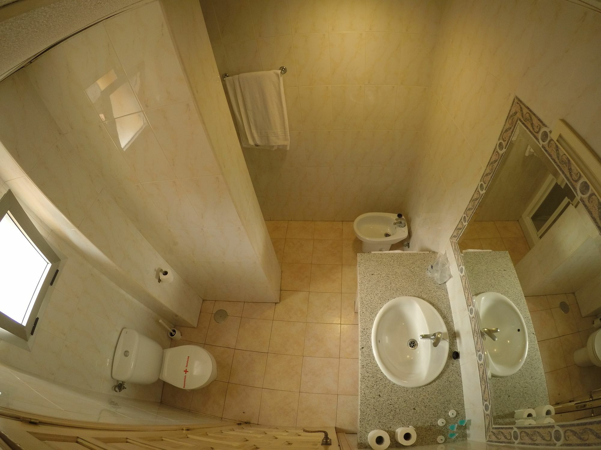 Hostal La Casa De Enfrente Малага Екстериор снимка
