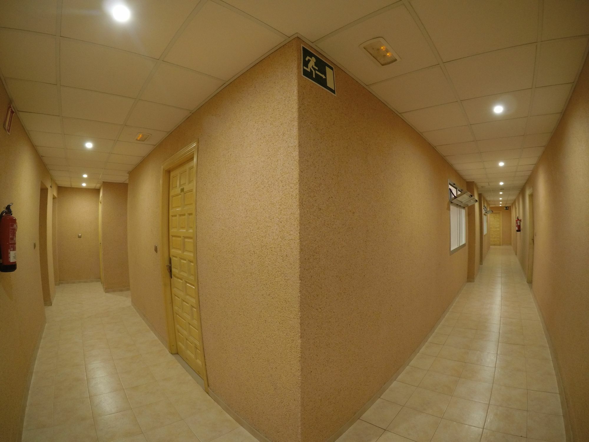 Hostal La Casa De Enfrente Малага Екстериор снимка
