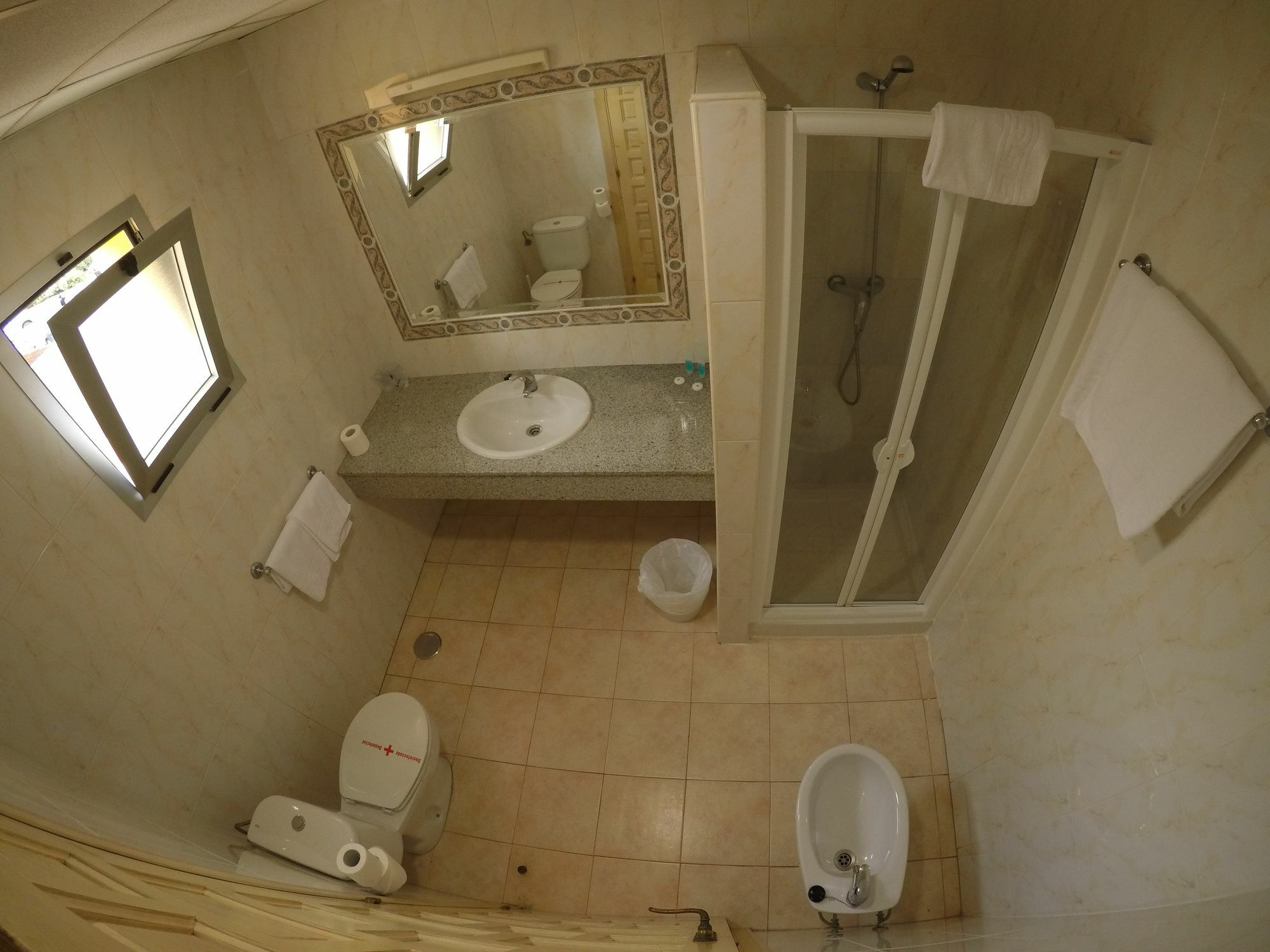 Hostal La Casa De Enfrente Малага Екстериор снимка